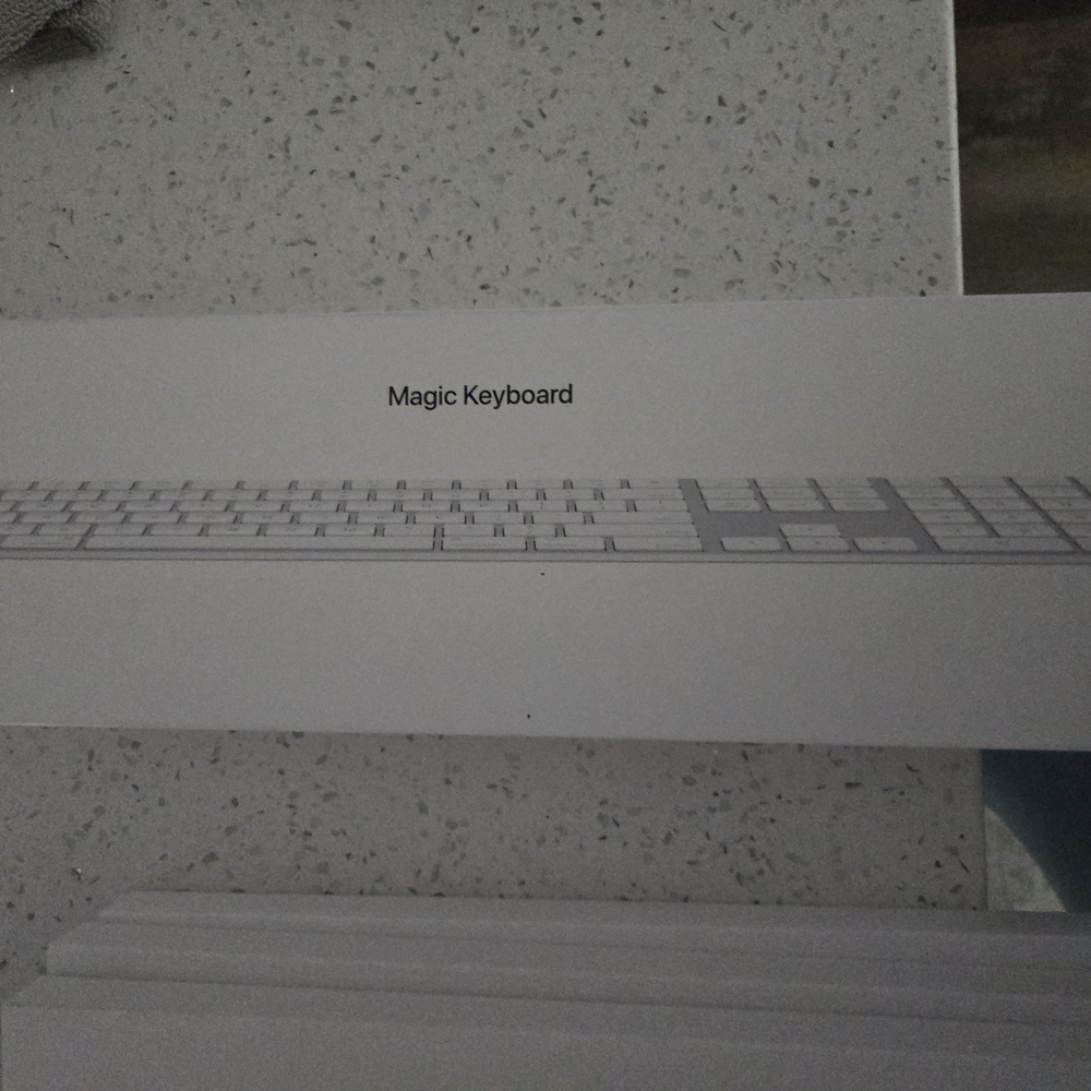 Apple Magic Keyboard in White and Silver